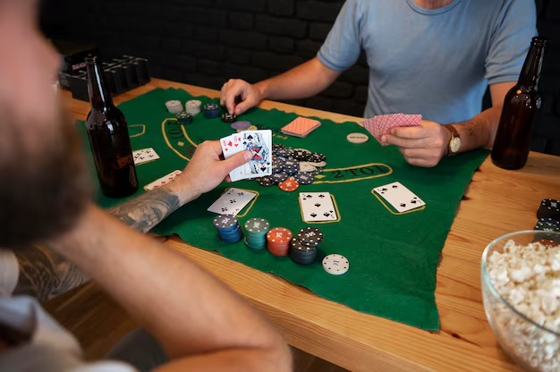 Gaple Online game interface on royalslot888 showing tile layout and player positions